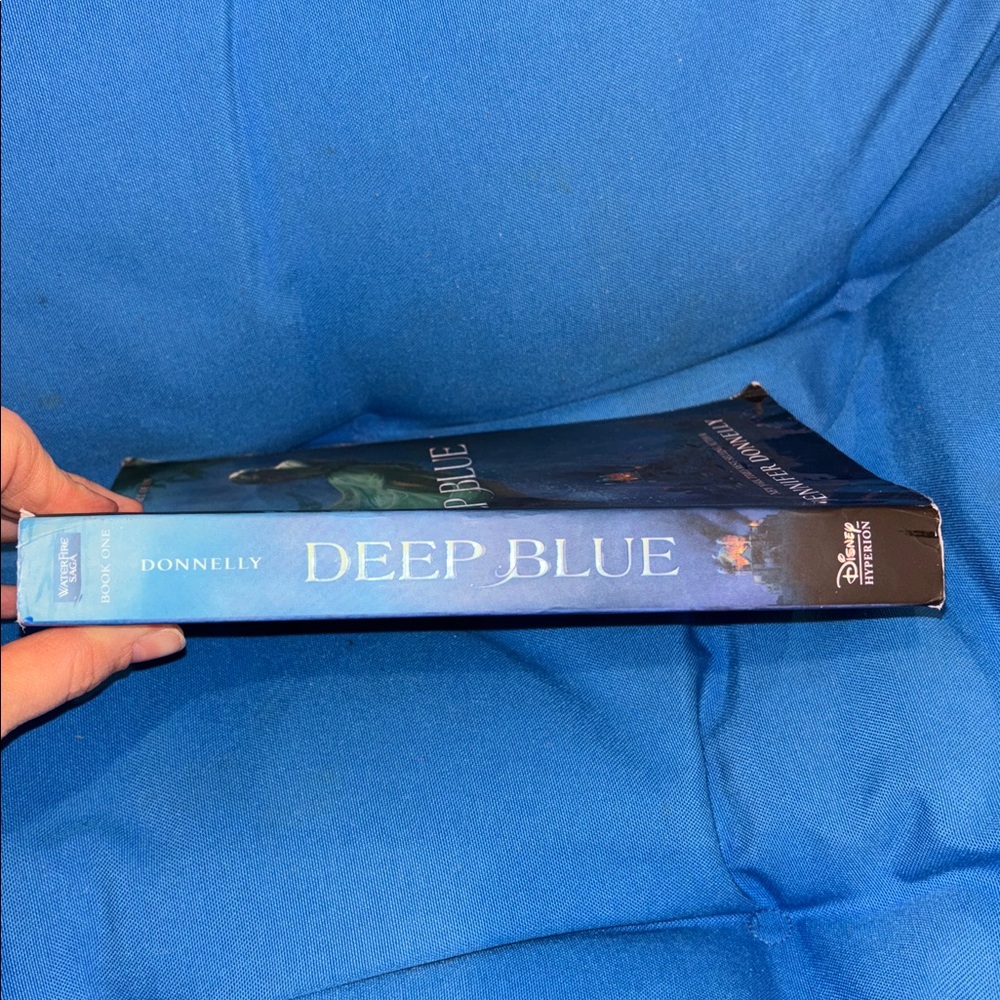 Disney Deep Blue Rogue Wave By Jennifer Donnelly Book 1 And 2 Soft Cover NWOTS - Picture 6 of 16